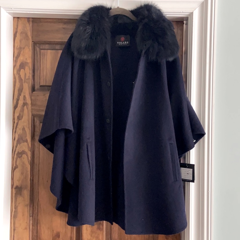 VOLARE New York  CASHMERE BLEND FOX. Double face cashmere poncho with fox trim.